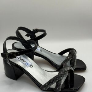 Sandalias May